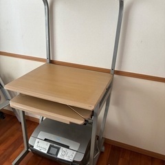 パソコンデスクの画像