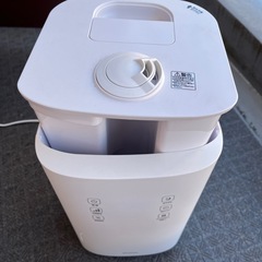 アイリスオーヤマ　ハイブリッド　加湿器　冬必須　風邪予防にも　2...