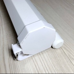 プロジェクタースクリーン　吊り下げ式の画像