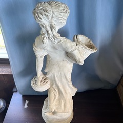 🉐①アンティーク　女性像の画像