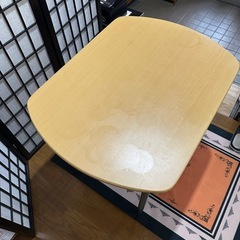 ダイニングテーブルの画像