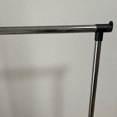 ハンガーラック　服をかけるものの画像