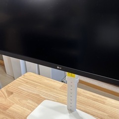 27型 4K液晶モニター IPSパネル スタンド付 の画像