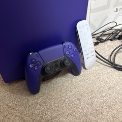 PS5 パープル（カスタマイズカバー）+メディアリモコンの画像
