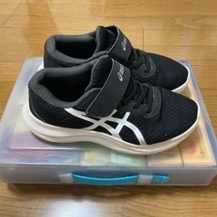 スニーカーの画像