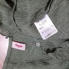 ♪未使用品♪　2枚セット売り　Cheek Vネック半袖ブラウス ＆ NICE CLAUP チェック 半袖トップスの画像