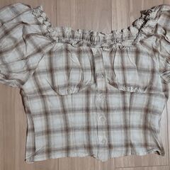 ♪未使用品♪　2枚セット売り　Cheek Vネック半袖ブラウス ＆ NICE CLAUP チェック 半袖トップスの画像