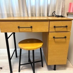 鏡付きドレッサーの画像