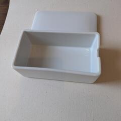 陶器の入れ物の画像