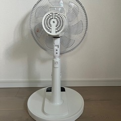 【引き渡し決定】
アイリスオーヤマ 扇風機 DCモーター 静音 タイマー付 リモコン付 首振り 7枚羽 ソフト気流 風量4段階の画像