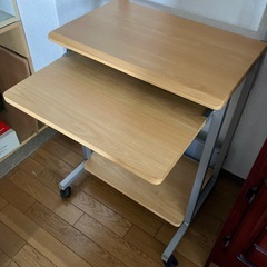 キャスター付きOAデスクの画像