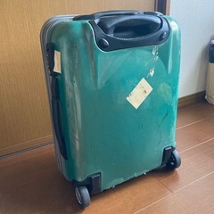 鍵付き　スーツケースの画像