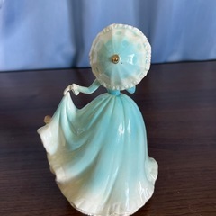 🉐①アンティーク　女性の画像