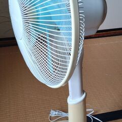 美品  ユアサ YUASA 扇風機 リビング扇,  動作良好。の画像