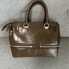 CHARLES & KEITH ハンドバッグの画像