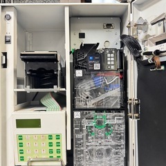 【新紙幣・新500円対応済】Operal 小型券売機 食券販売機 VMT-100の画像
