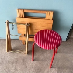 木製　折りたたみテーブル　高さ60ｃｍ 　テーブル台　丸椅子　3点まとめの画像