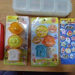 非売品お弁当箱他(アンパンマンおむすび型&型抜きも付けました)の画像