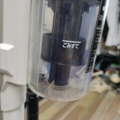 アイリスオーヤマ 掃除機 充電式サイクロンスティッククリーナー SCD-120P 2022年製 ホワイトの画像