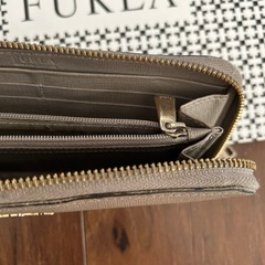 FURLA長財布
の画像