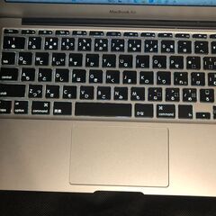 「MacBook Air 11インチ Early 2015　MJVM2J/A」超軽量薄型モバイルノートPC / Core i5搭載 / メモリー4GB / SSD-128GB / Webカメラ / Bluetooth / 無線LAN / MacOS(Sequoia－Patcher利用) &Office2019とWindows11(23H2)＆OfficeProPlus選択起動可能の画像