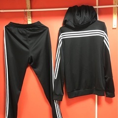 (美品)adidas上下セット(メンズLサイズ)
の画像