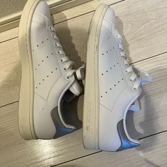 アディダス　スタンスミスの画像