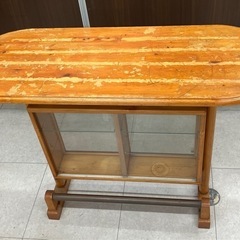 レトロカウンターテーブルの画像