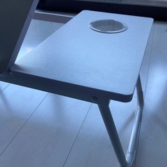 ベッドテーブル ベッドトレイ ホワイト ドリンクホルダー付き 折りたたみ の画像