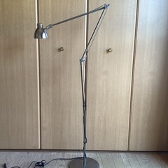 IKEAスタンドライト　シルバーの画像