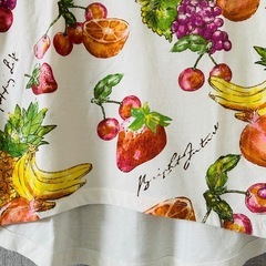 着るだけで気分UP！フルーツプリントの爽やかTシャツの画像