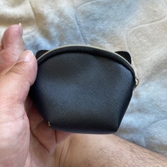 猫のような可愛らしい小銭入れの画像