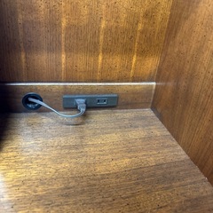 KOSGA 照明付きアンティークキャビネットの画像