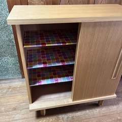 木製の靴箱　スライド扉　ナチュラルカラー　W90×T96cm 玄関収納　げた箱の画像
