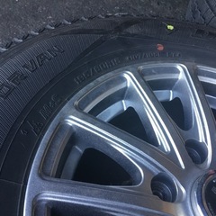 バリ山 ハイエースBISON 195/80R15 スタッドレスタイヤ付4本セットの画像