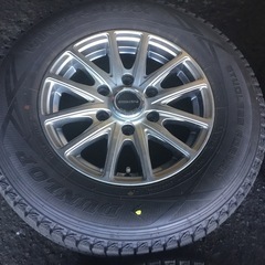 バリ山 ハイエースBISON 195/80R15 スタッドレスタイヤ付4本セットの画像