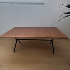木目がきれいなローテーブルの画像