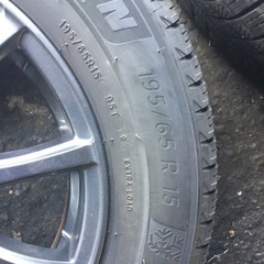 VELVA 195/65R15 アルミホイール付スタッドレスタイヤ 4本セットの画像