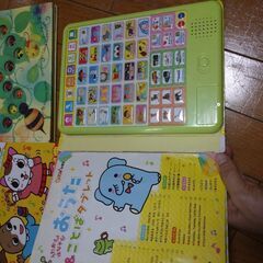 音の鳴る絵本類と数の知育絵本合計4冊の画像