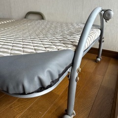 折りたたみ式ベットの画像