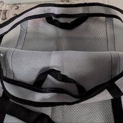 ランドリー・バッグ、大型、未使用、ナイロン、メッシュ、約65㎝ x 45cm、底マチ20cmの画像