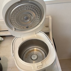 SHARP 炊飯器（3合炊き）の画像
