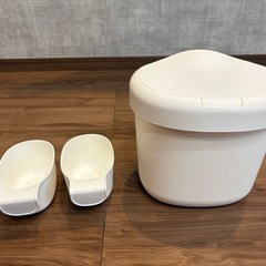 IKEAゴミ箱と小物入れの画像