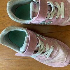 18.5センチ、ニューバランススニーカーの画像