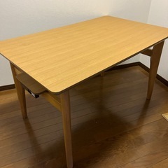 ダイニングテーブル中古【美品】　テーブル　コンセント付き！の画像
