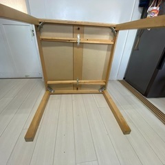ダイニングテーブルの画像