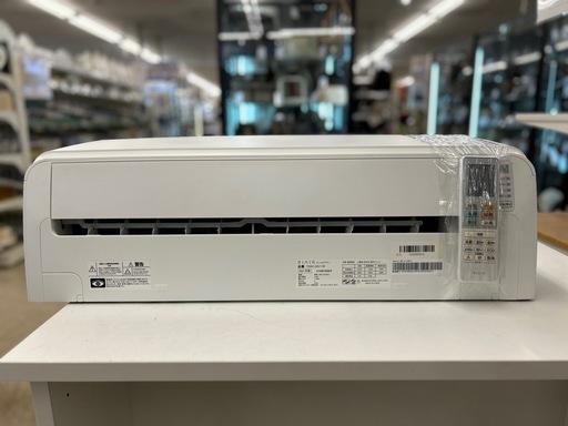 壁掛けエアコン　YAMADA    
YHAC-22L1-W