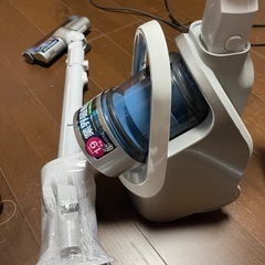 サイクロンパワーヘッド搭載のキャニスター掃除機。の画像