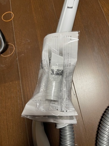 サイクロンパワーヘッド搭載のキャニスター掃除機。