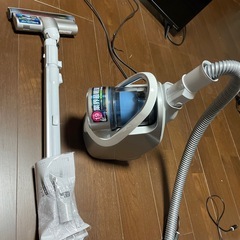 サイクロンパワーヘッド搭載のキャニスター掃除機。の画像